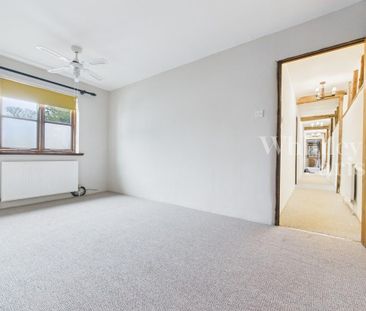 3 bedroom semi-detached bungalow to rent - Photo 6