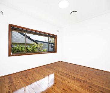 Newly Renovated Family Home &ast;&ast; Available Now &ast;&ast; - Photo 2