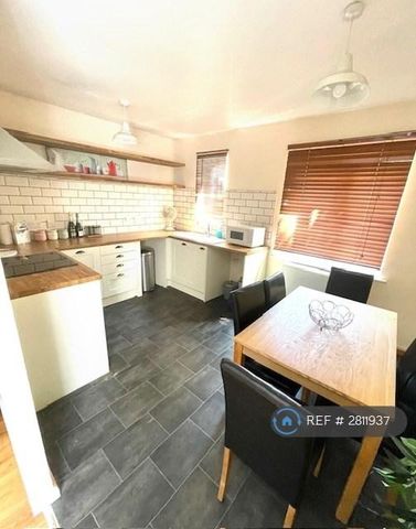 2 bedroom flat to rent - Photo 4