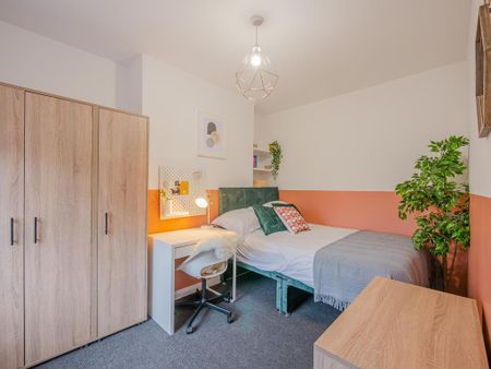 6 bedroom terraced house to rent - Photo 4