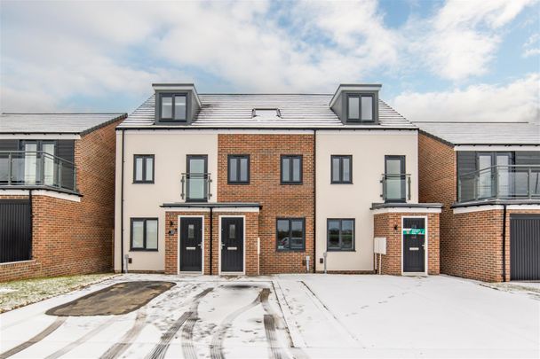 3 bed terraced house to rent in Swallowtail Place, Great Park, NE13 - Photo 1