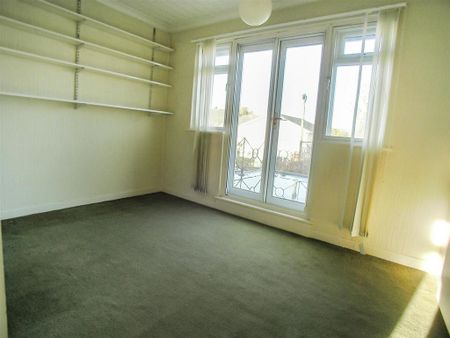 4 bedroom semi-detached house to rent - Photo 4