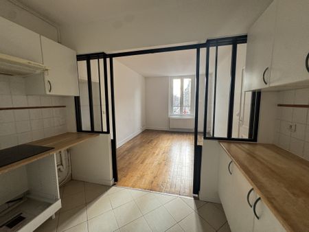 Location Appartement 4 pièces 63m² PARIS 15ème - Photo 2