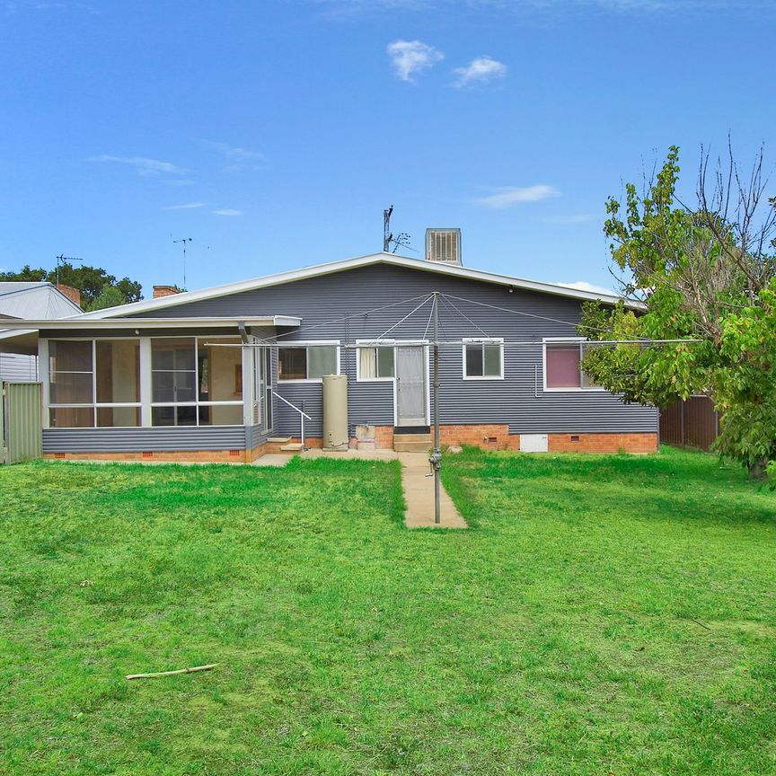Family home in North, close to hospital. - Photo 1