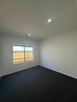 6 Arvo Way, Berwick VIC 3806 - House For Rent | Domain - Photo 1