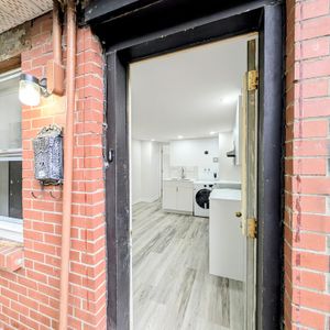 Renovated 2 1/2 Closed Bedroom, Downtown - Photo 2
