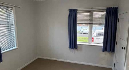 Charming 2BR Home w/ Garden & Deck! - Photo 4