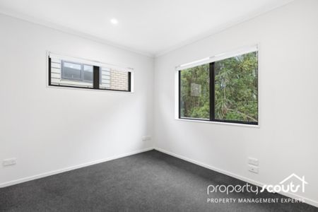 3 Bedroom in Mangere - Photo 2