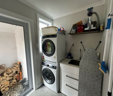 Peace and quiet with a fabulous backyard - Dog Friendly - Photo 1