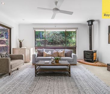 Rare gem in Wentworthville's prestigious 'Dorothy Mount' locale - Photo 2