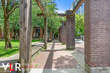 Condo in Downtown Vancouver, BC - Photo 3