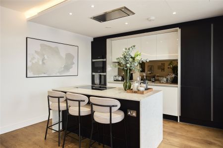 Bayswater Road, London, W2 flat - penthouse to rent - Photo 2