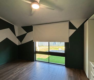 3 BEDROOM HOME IN GREAT LOCATION!! - Photo 2