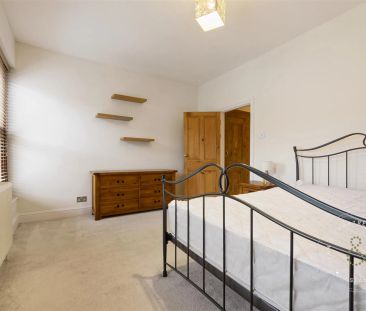 3 Bedroom House - Mid Terrace - Photo 6