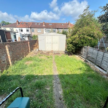 Grove Rd, Croydon, CR4 1 - Photo 4