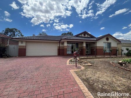 12 Loddon Close, Caroline Springs, VIC 3023 - Photo 3