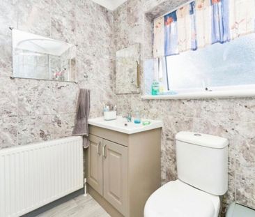 Room in a Shared Flat, Robin Hood Way, SW15 - Photo 4
