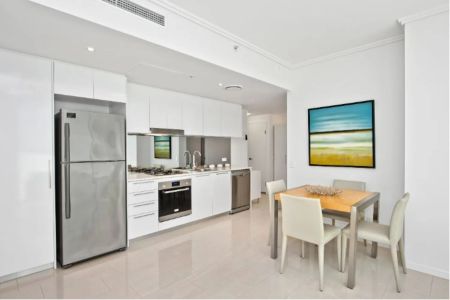 Unit 11704/8 Harbour Road, - Photo 3