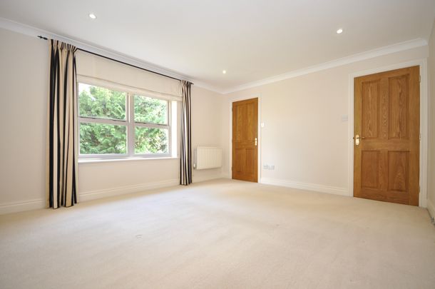 Redgrove Park, Cheltenham, Gloucestershire - Photo 1