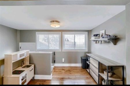 For Lease - 202 East 44th Street, Hamilton, Ontario - Photo 2