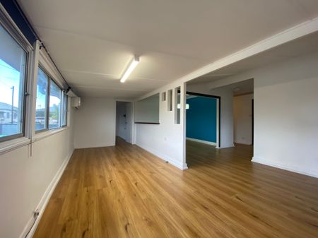 Spacious Family Home in Prime Location - Photo 2