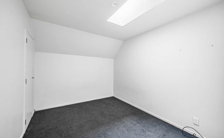 Low maintenance on the city fringe - Photo 4