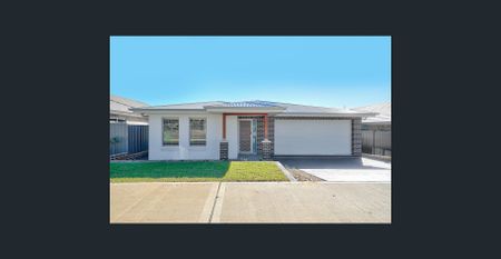 Family Home in the Heart of Tahmoor - Photo 5