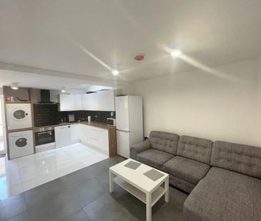 5 bedroom end of terrace house to rent - Photo 6