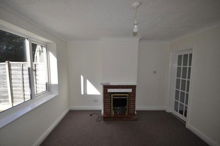2 bedroom semi-detached house to rent - Photo 2