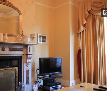 Relaxing room in shared apartment in Terenure, Dublin - Photo 3