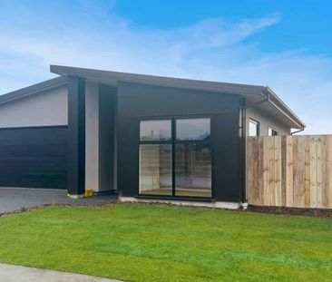 Generous Grounds, Modern Living - Photo 4