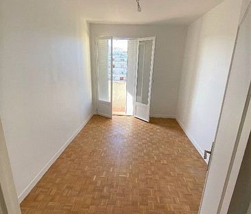 Appartement 3 pièces 68m2 MARSEILLE 3EME 927 euros - Photo 1