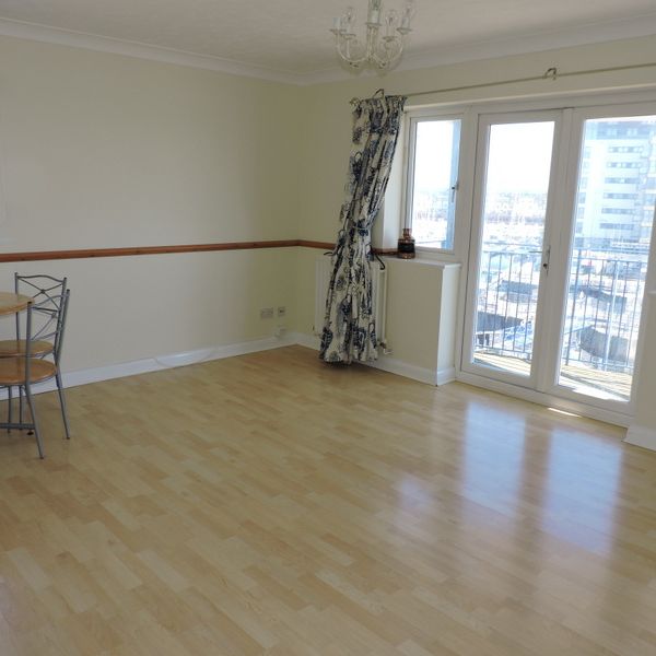 2 bedroom apartment to rent Bermuda Place, Eastbourne, East Sussex, BN23 - Photo 1