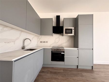 Roop House, Fleet, Hampshire, GU51 - Photo 4