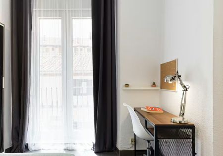 Calle de Noviciado, Madrid, Community of Madrid 28015 - Photo 4