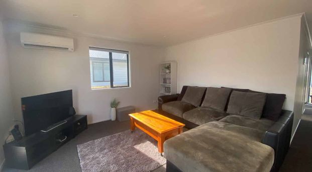 Central Hamilton Convenience – Modern 2-Bedroom - Photo 1