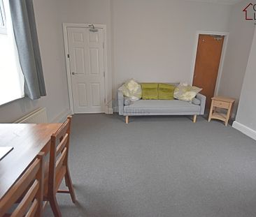 4 Bedroom End Terraced House - Photo 4