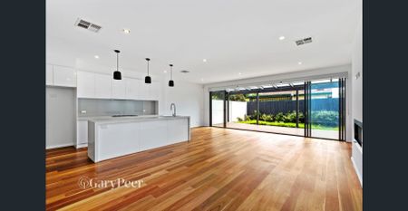 Luxury parkside living - Photo 2