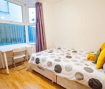 Room in a Shared Flat, Newham Way, E16 - Photo 4