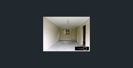 Stylish Three-Bedroom Townhouse in Prime Carina Heights Location - Photo 5