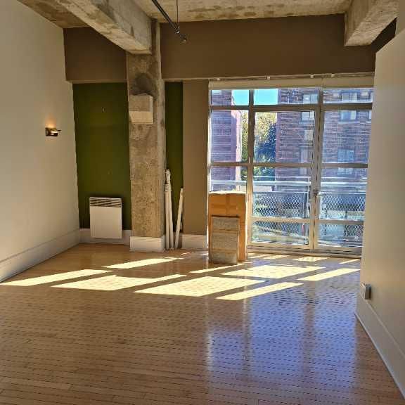 À Louer - Avec stationnement intérieur - Photo 1