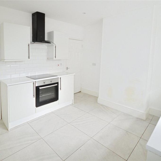 2 bedroom end of terrace house to rent - Photo 1