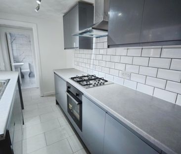 2 bedroom terraced house to rent - Photo 2