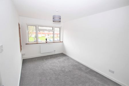 2 bedroom Maisonette to let - Photo 4