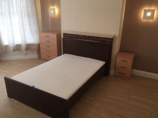 5 bedroom Flat To Let - Photo 1