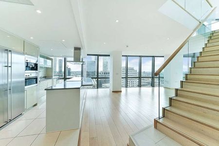 This superb two bedroom duplex apartment on the 27th and 28th floors, enjoys unparalleled views over Canary Wharf and the quayside at West India Quay. - Photo 4