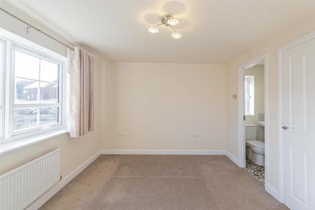 4 bedroom semi-detached house to rent - Photo 4