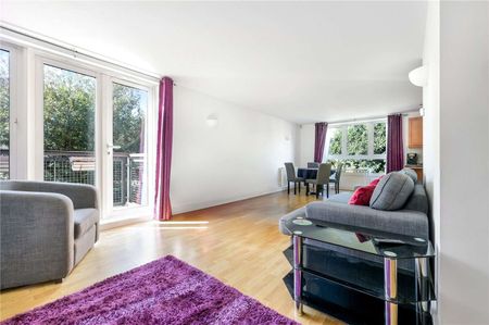 Arranged on the 1st floor of a modern ported development is this 2 double bedroom duplex apartment with 2 bathrooms. - Photo 4