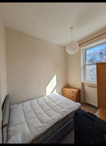 Room in a Shared Flat, Harvard Road, W4 - Photo 5
