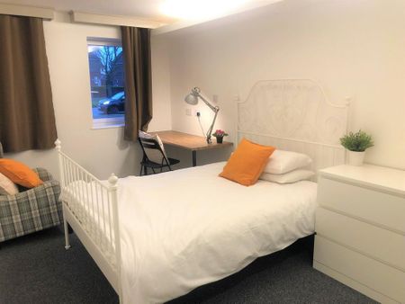 1 bedroom in a house share to rent - Photo 2